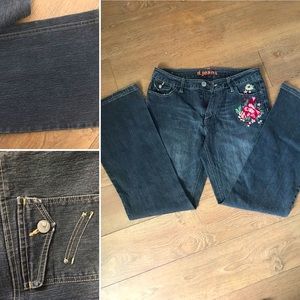 Flower stitched d.jeans 🌺